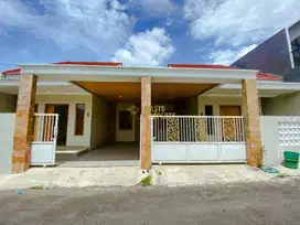 RUMAH CANTIK DEKAT JALAN BESAR DI LINGKUNGAN RS PANTI NUGROHO