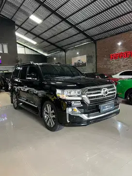 TOYOTA LAND CRUISER VXR 200 4.5 V8 DIESEL 2019 AT HITAM