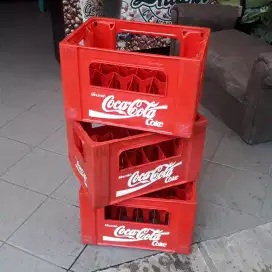 Krat botol minuman cocacola bekas