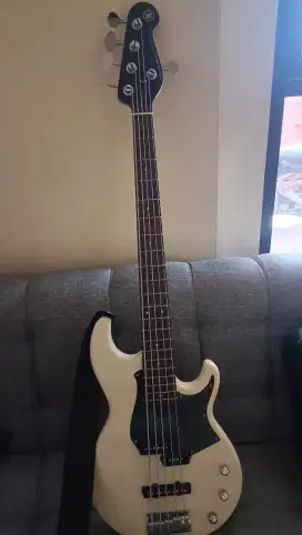 Dijual Bass Yamaha BB235 Vintage White - Bass 5 String BB 235 / BB-235