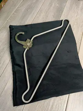 Authentic Gantungan jas/baju Louis Vuitton