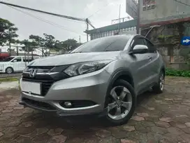 Honda HRV  1.8 RS Bensin-AT 2017 Abu-Abu