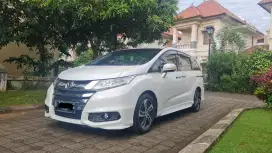 Honda Odyssey 2.4E Putih Istimewa