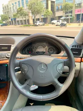 Mercedes-Benz E260 2003 Bensin