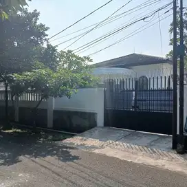 Disewakan Rumah , Luas 500m2 di Kemang Dalam