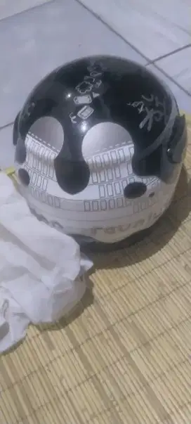 Helm masih baru