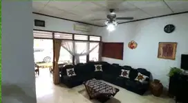 Rumah Hoek 1 Lantai Lokasi Strategis Cocok untuk Hunian Komersial