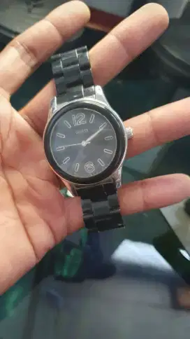 jam Tangan Wanita 
Guess model W85105L2