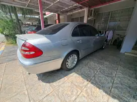 Mercedes-Benz E240 2005 Bensin