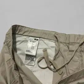 SHORT PANTS UNIQLO CELANA CHINO PENDEK CREAM ORIGINAL