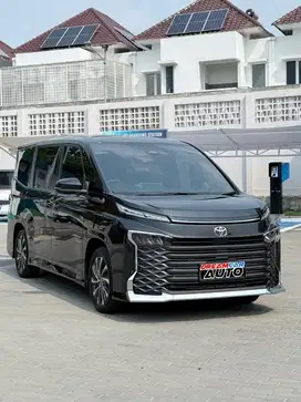 [ LOWKM ][ KM22RB ] Toyota Voxy 2023 Hitam non sunroof CBU