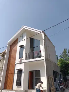 Rumah 2 Lantai dekat tempat wisata dan cafe² harga nego