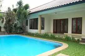Disewakan Rumah  Luas 350m2 di Kemang Timur XII