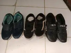Sepatu anak , sepatu sekolah