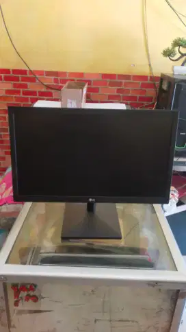 LED Monitor 20 Inch Merek LG FHD