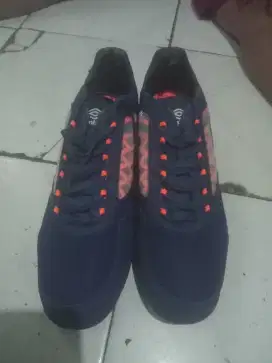 Sepatu Umbro pria dewasa