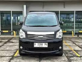 Toyota Nav1 2.0 AT. Tahun 2013. Hitam. Low km. Perfect cond