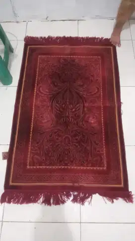 Sajadah bekas ukuran 120x70 maroon