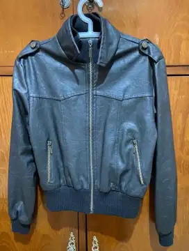 Jaket hitam kulit Magnolia