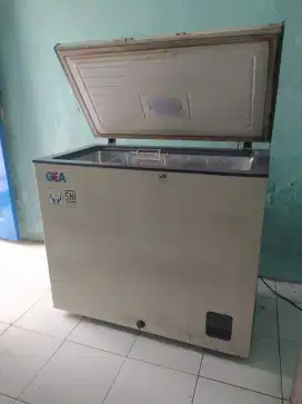JUAL FREZER BOK MEREK GEA HARGA MASIH NORML BISA BIKIN ES BATU FUl ORI