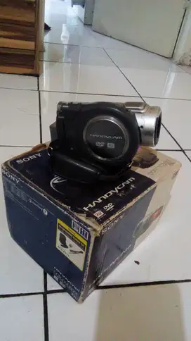 Handy Cam Sony DCR-DVD 805 E kondisi bagus dan berfungsi