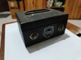 Box Penyimpanan uang