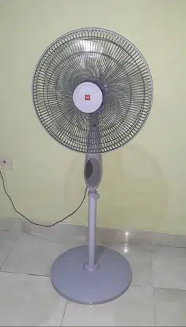 KDK WM40X Stand Fan 16 inch Like New