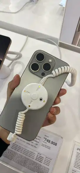 Iphone 16 pro free adapter ori apple