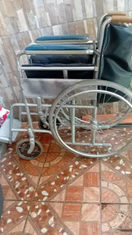 kursi roda masih bagus normal