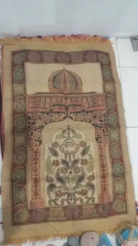 Sajadah seperti tenun, tipis tapi bagus pol