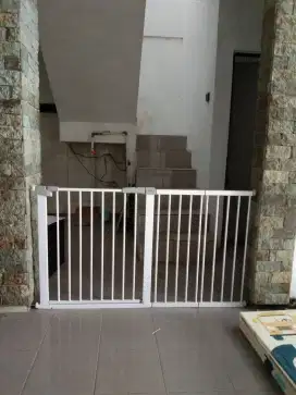 Pagar Pintu Bayi (Baby Safety Gate)