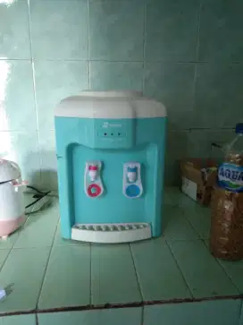 Dispenser air minum