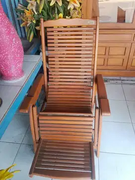 Kursi malas kayu jati