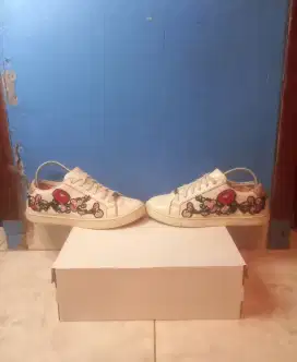 jual cepat murah sepatu aldo white sneakers floral embroidery original