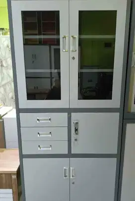 Lemari arsip setengah kaca