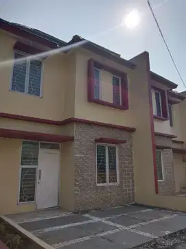Rumah 2 lantai siap huni Bagus sudah SHM dekat RSUD,SPBU,dan termurah