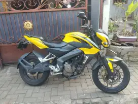 Kawasaki bajaj ns 200