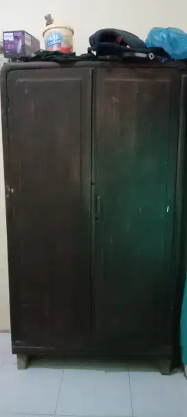 Lemari pakaian 2 pintu