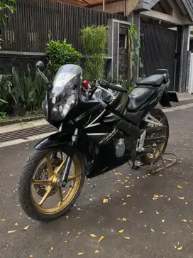 Cbr 150 r thailand km 35rb siap pakai