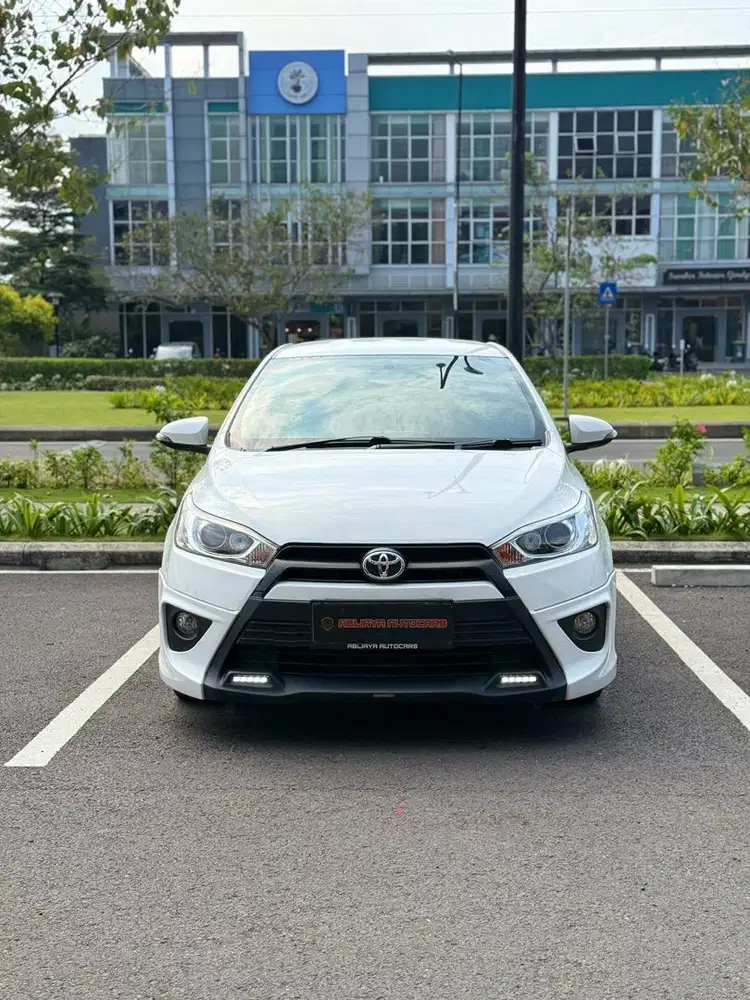 Low km Toyota Yaris S Manual 2014