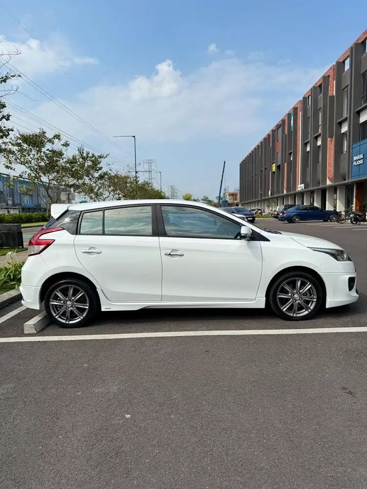 Low km Toyota Yaris S Manual 2014
