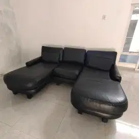 Sofa Kulit Sintetis Ruang Keluarga Warna Hitam