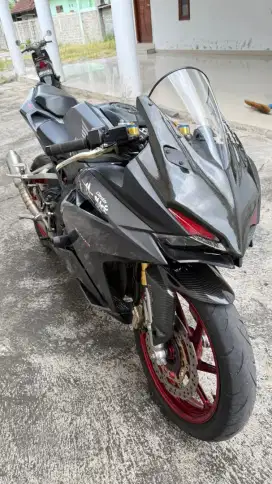 CBR250RR GREY 2017 ABS LOW KM