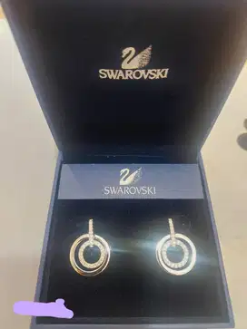 Swarovski anting