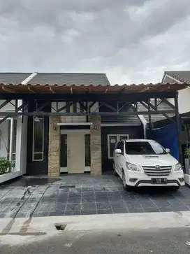 Disewakan rumah di perumahan metropolis (baru direnovasi)