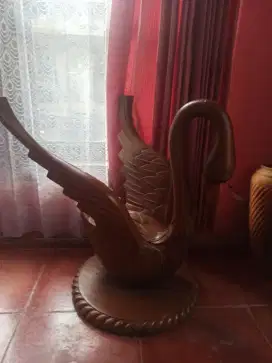 patung kayu antik angsa