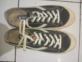Sepatu Ventela Public