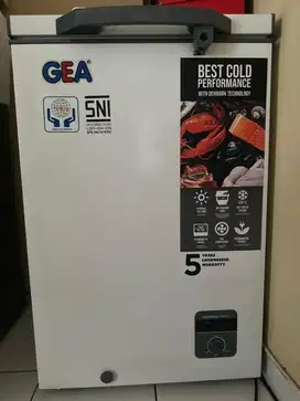 Freezer GEA Lemari 100L