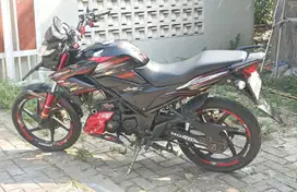 Di jual motor CB 150 r Tahun 2014