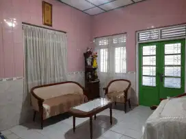 Rumah akses strategis dekat kelurahan Serengan, Solo